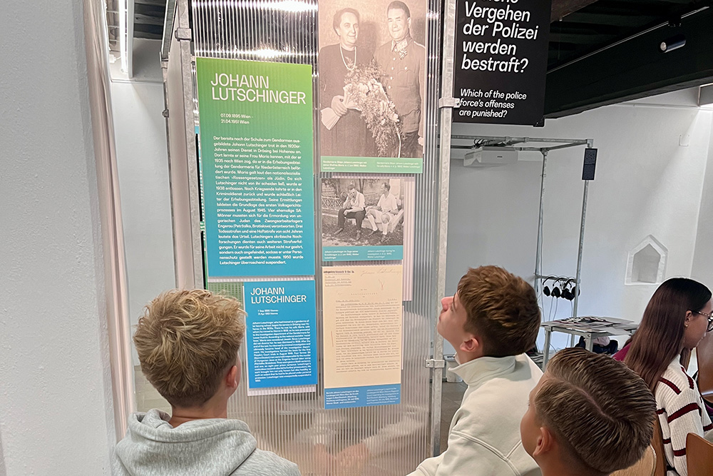 Die Ausstellung Hitlers Exekutive war wertvoller Bestandteil der Vermittlungsarbeit. Foto: VZG Braunau