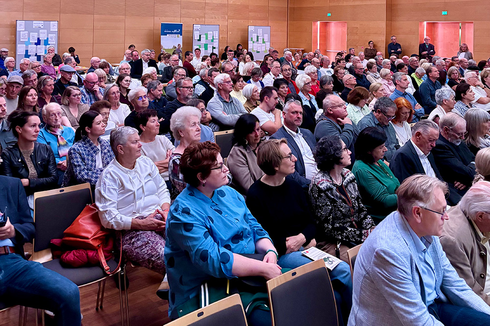 Über 280 Gäste besuchten die Eröffnung der Zeitgeschichte-Tage Braunau. Foto: VZG